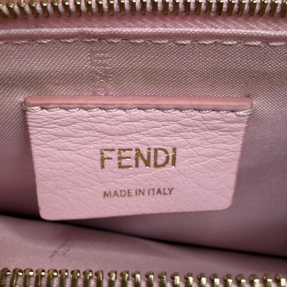 Fendi WOC - Picture 2 of 12